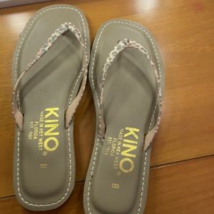 Kino sandals brand new never worn cheetah straps